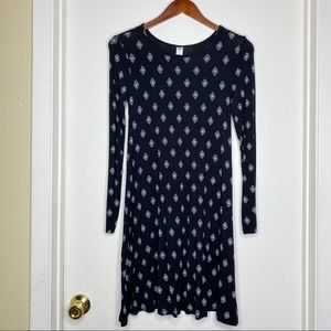 OLD NAVY black long sleeve diamond pattern t dress
